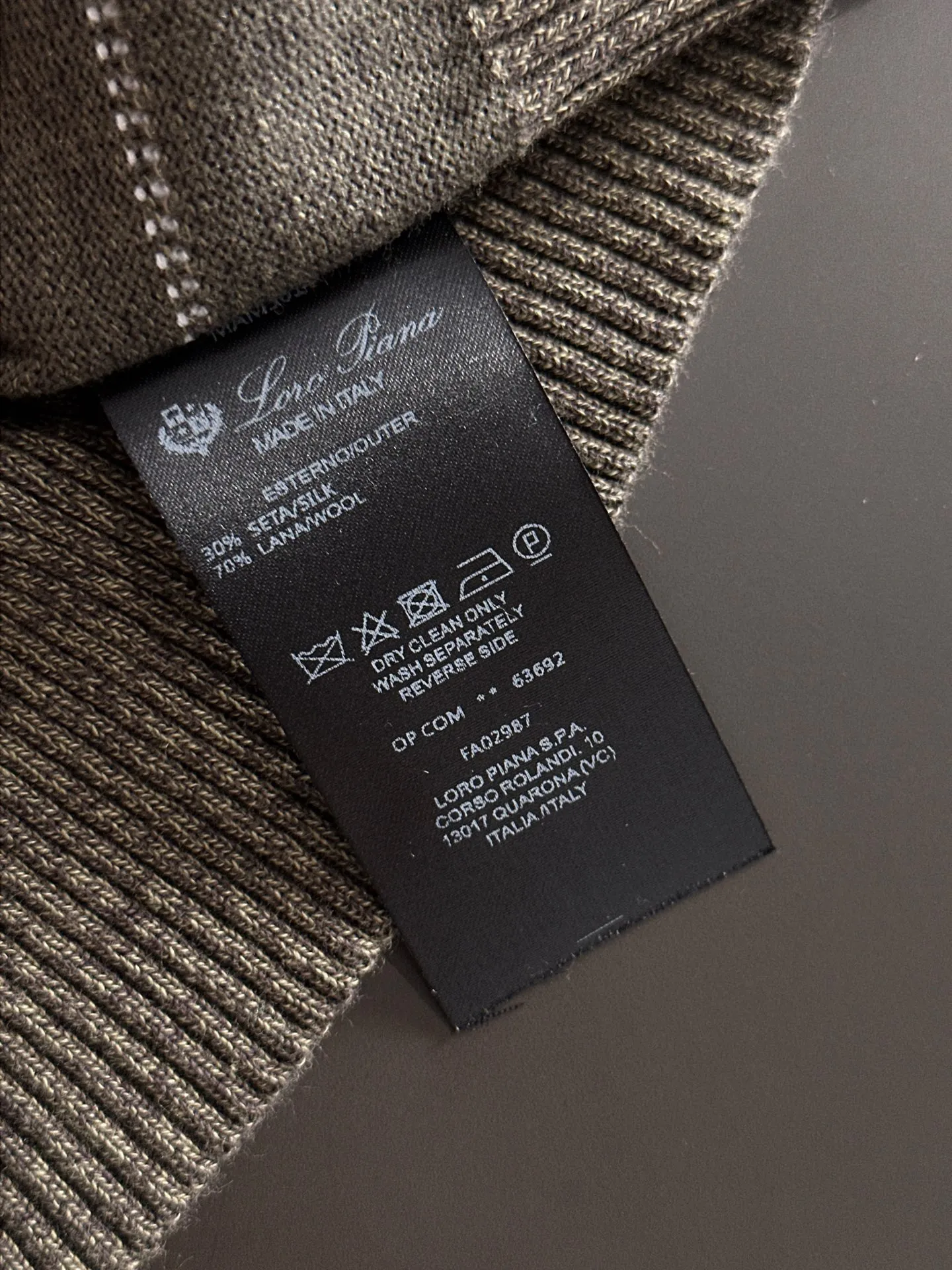 Next day shipment LP high quality Loro Piana 26ss New Arrival men's short-sleeved T-shirt Made of combed cotton yarn knitted cotton fabric, no pressure when entering and exiting the counter Exclusive control of raw materials It feels substantial when weighed, and the upper body is more textured than ordinary T-shirts. This texture can cope with the weather easily and is suitable for both hot and cold! Loose fit design, looks noble. The only correct version is available Size: M to XXX